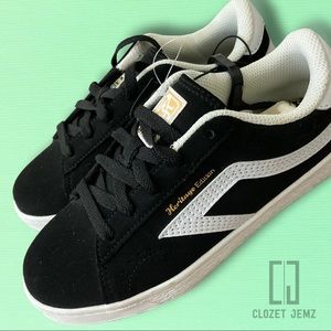 Girls Youth Size 3 Casual Black & White Microfiber (Suede) Shoes - NWT